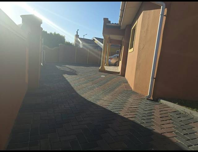 3 BEDROOM HOUSE FOR SALE IN LANGA
